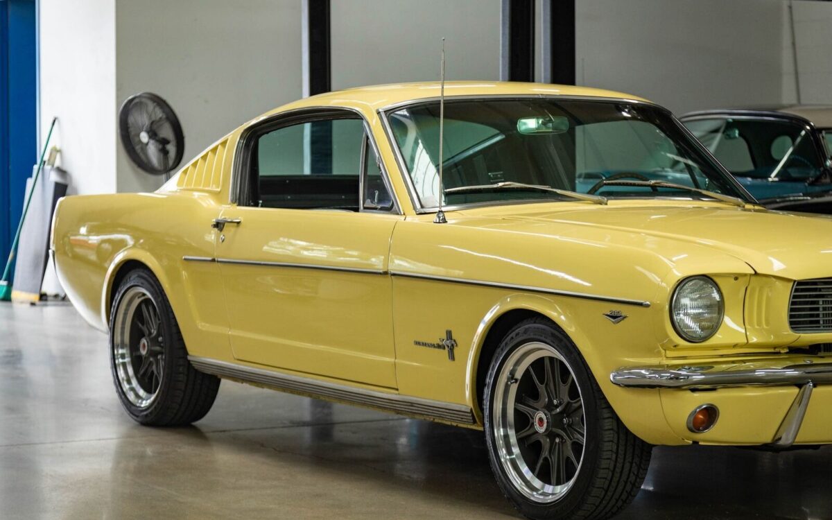 Ford-Mustang-Coupe-1966-10