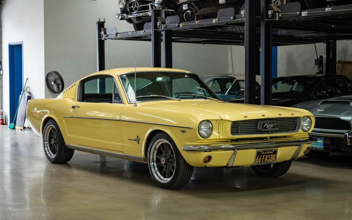 Ford-Mustang-Coupe-1966-9