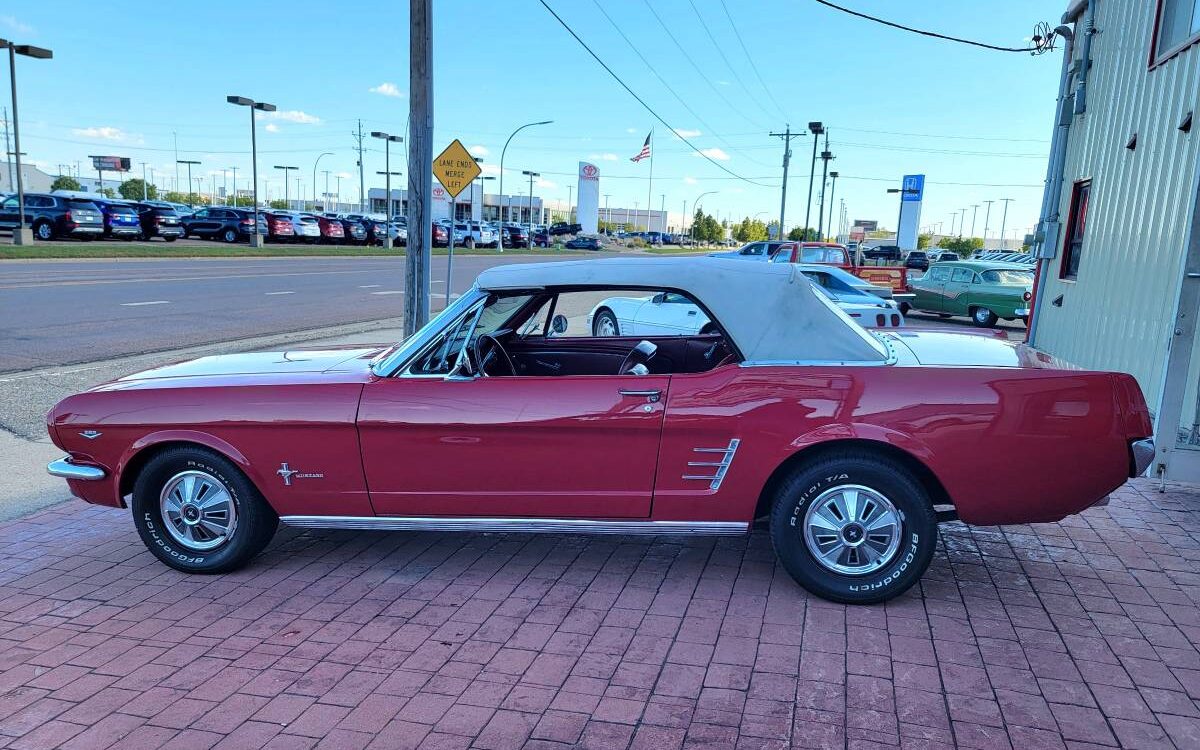 Ford-Mustang-convertible-1966-21