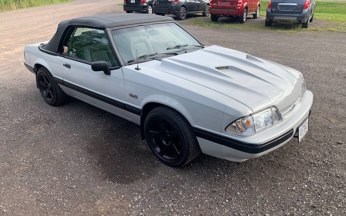 Ford-Mustang-convertible-1989-3