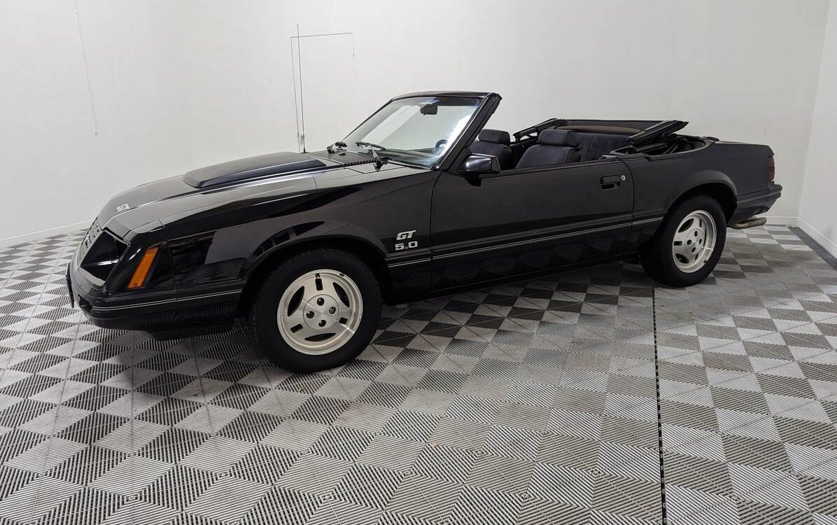 Ford-Mustang-glx-5.0-convertible-1983