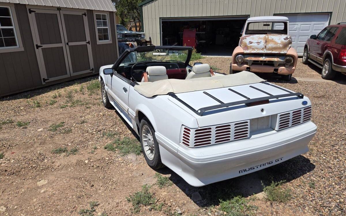 Ford-Mustang-gt-1990-6