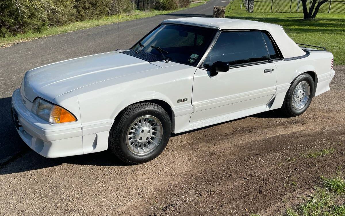 Ford-Mustang-gt-convertible-1989-12