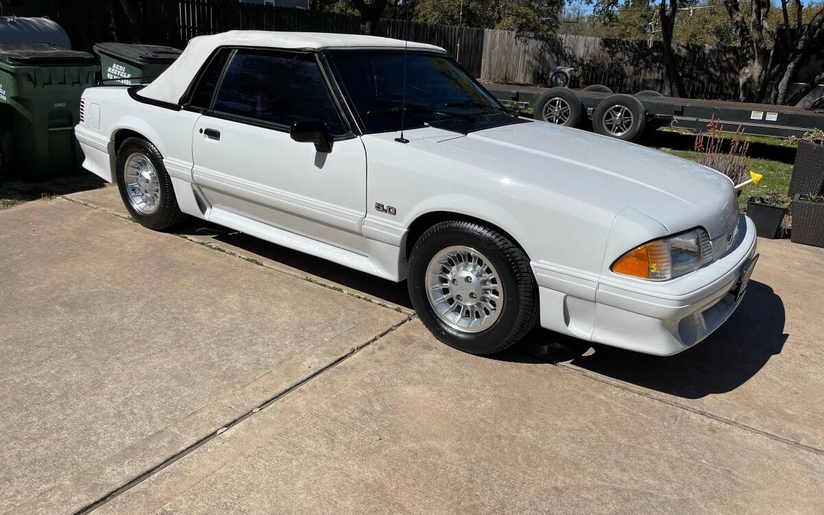 Ford-Mustang-gt-convertible-1989