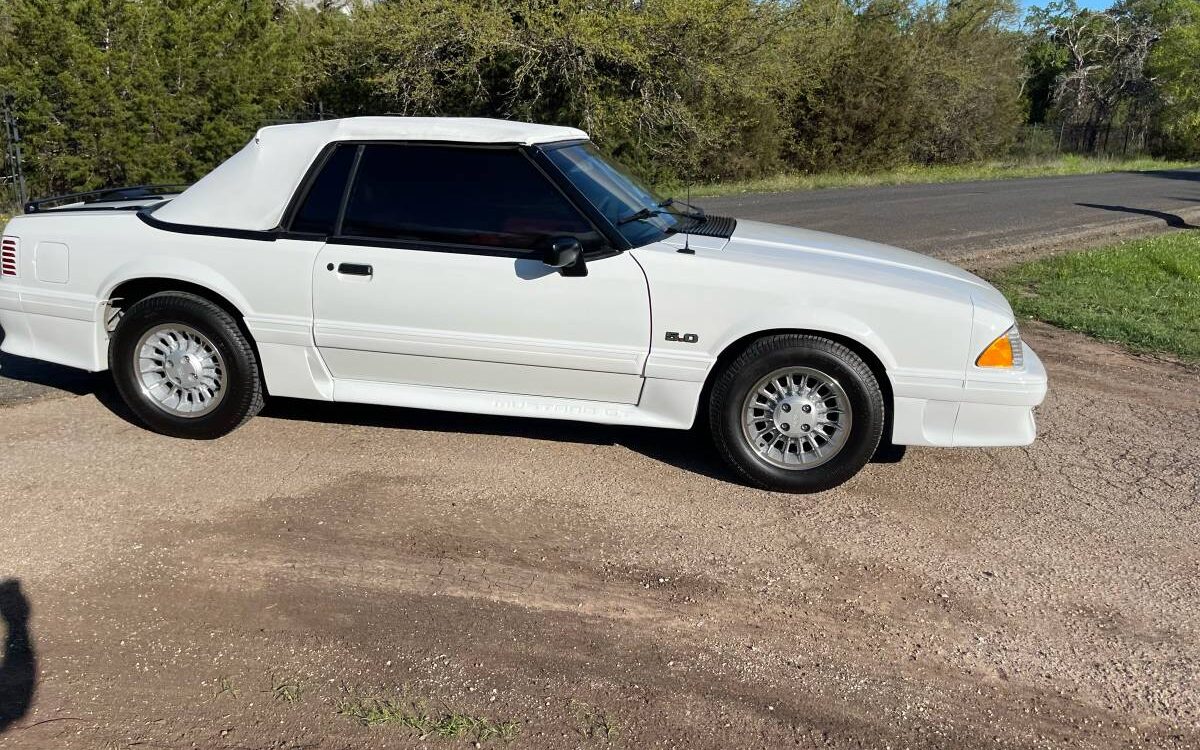 Ford-Mustang-gt-convertible-1989-4