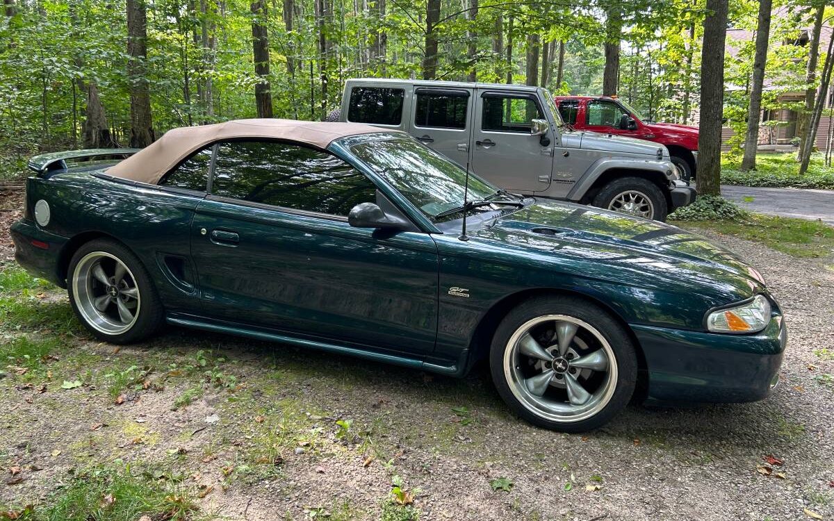 Ford-Mustang-gt-convertible-1994-5