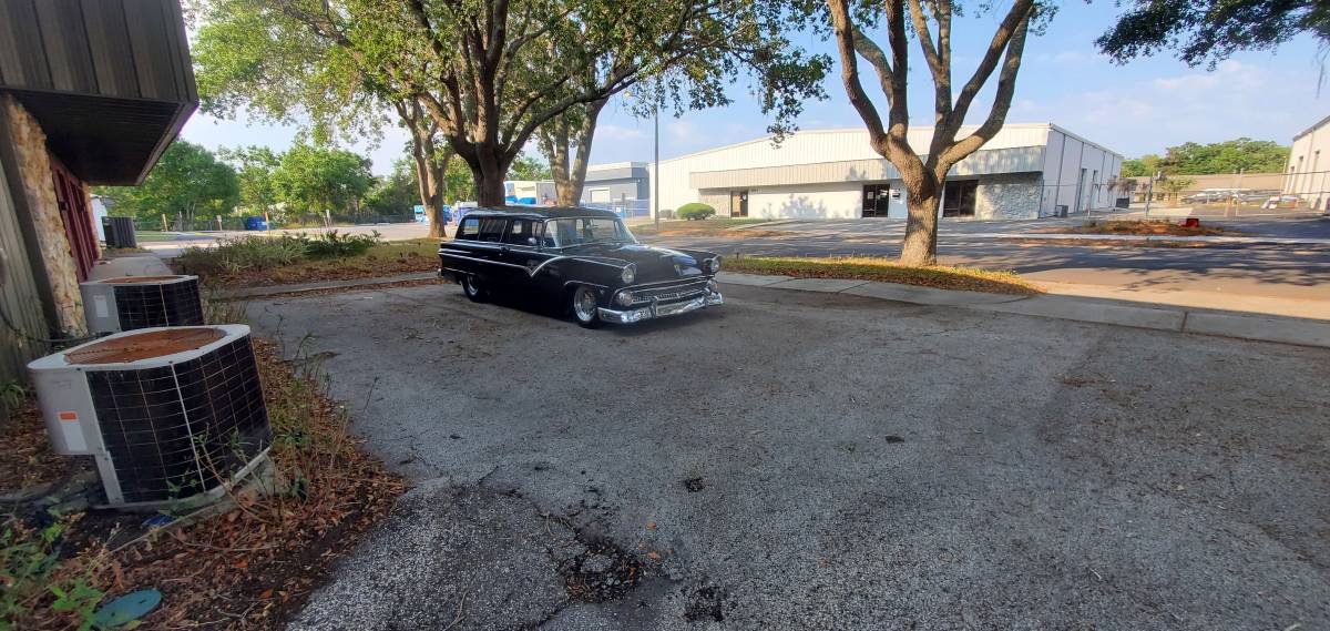 Ford-Ranch-wagon-1955