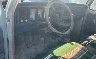 Ford-Ranger-150-4x4-1979-10