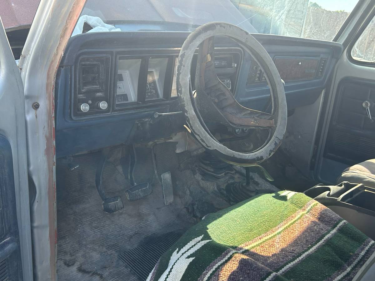 Ford-Ranger-150-4x4-1979-10