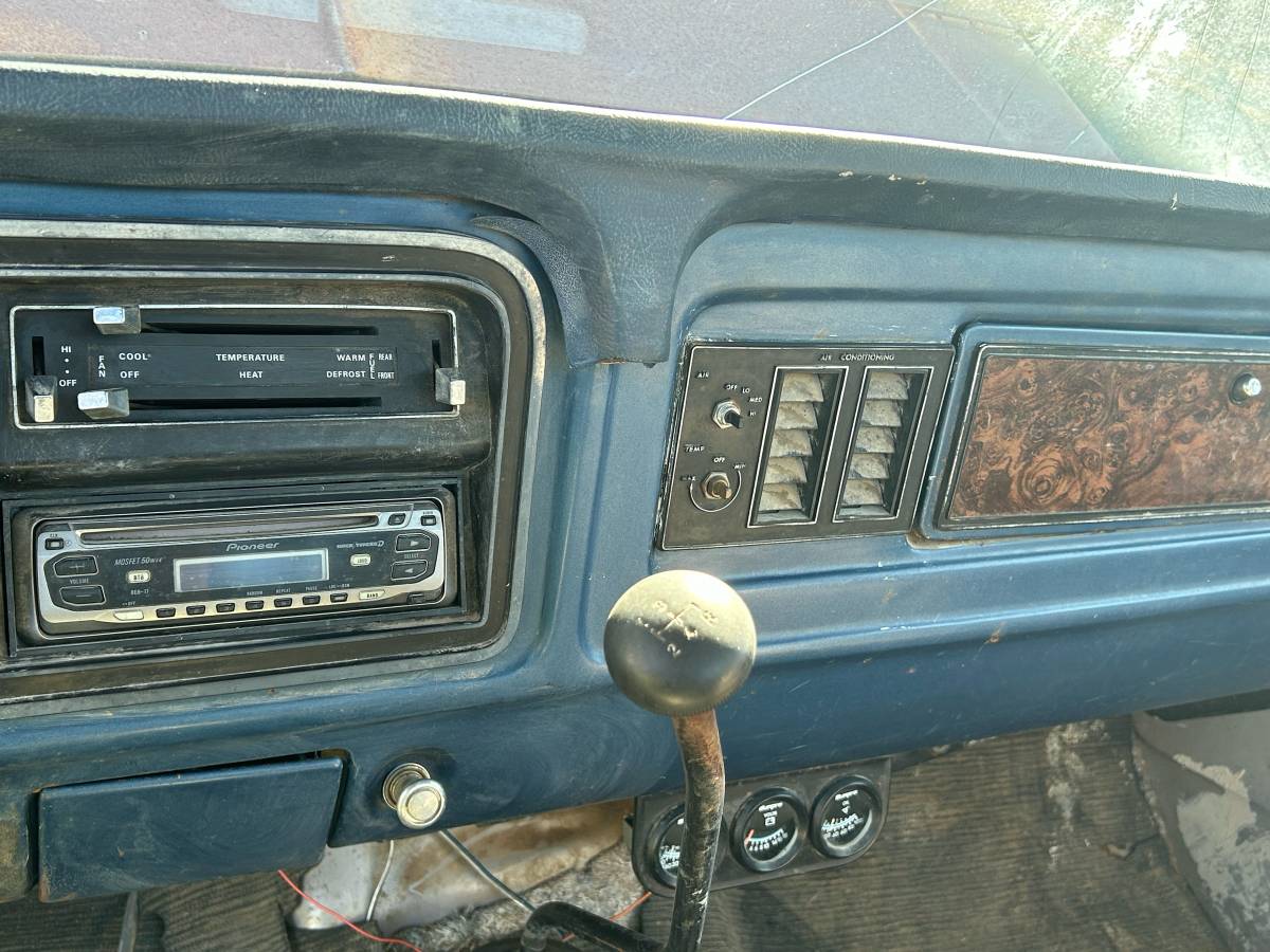 Ford-Ranger-150-4x4-1979-11