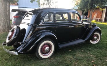 Ford-Sedan-1935-1