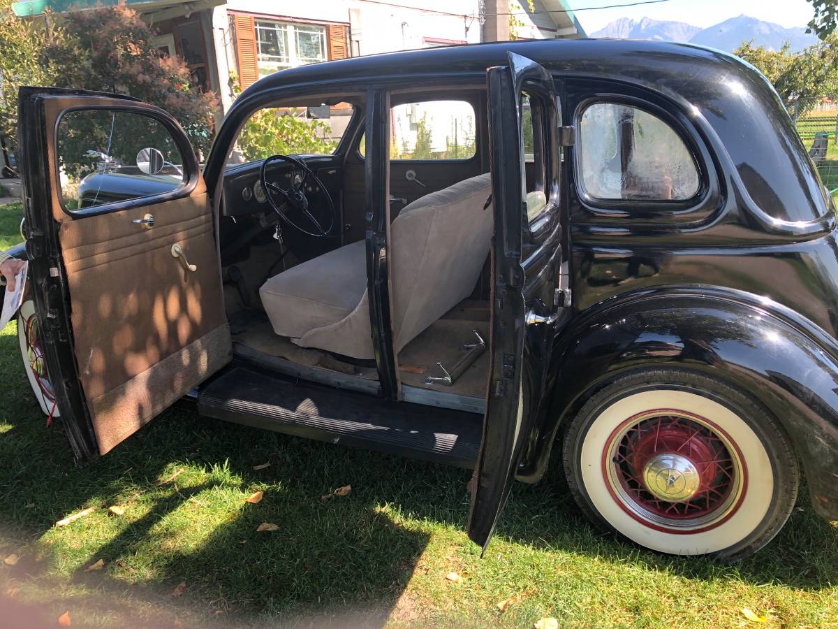 Ford-Sedan-1935-5