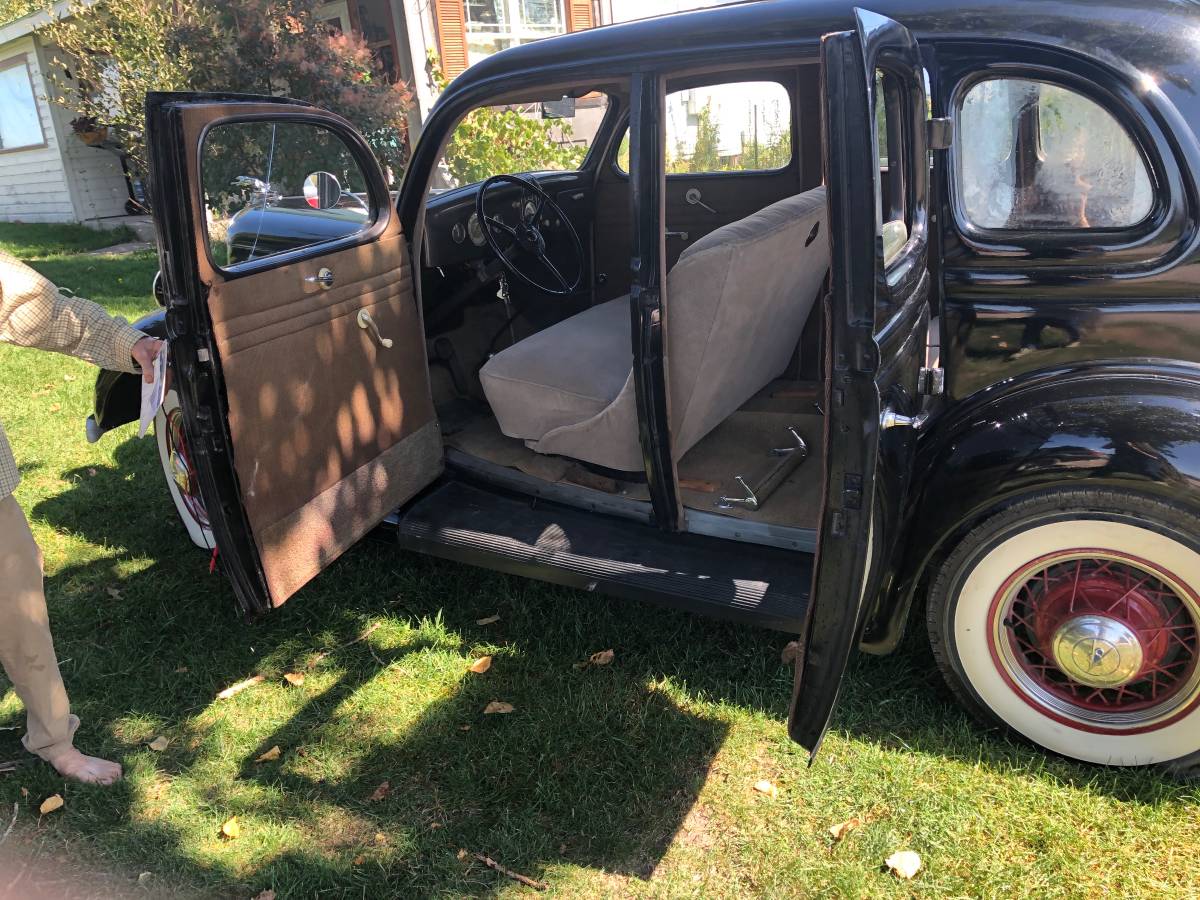 Ford-Sedan-1935-6