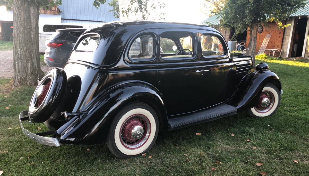 Ford-Sedan-1935-8