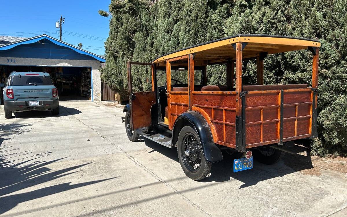 Ford-Station-wagon-woodie-1929