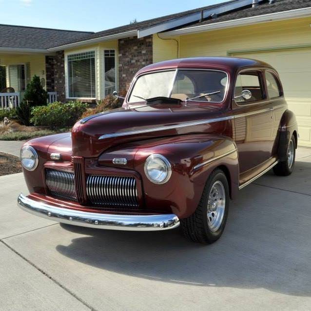 Ford-Super-deluxe-tudor-1942-1