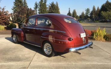 Ford-Super-deluxe-tudor-1942-2