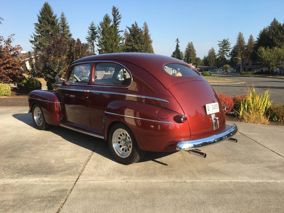 Ford-Super-deluxe-tudor-1942-2