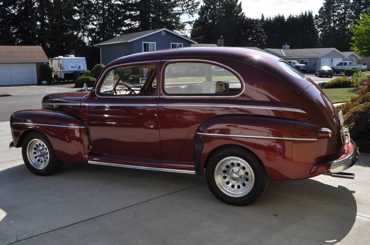 Ford-Super-deluxe-tudor-1942-3