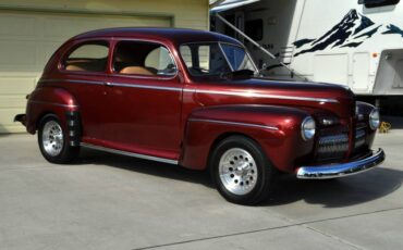 Ford-Super-deluxe-tudor-1942