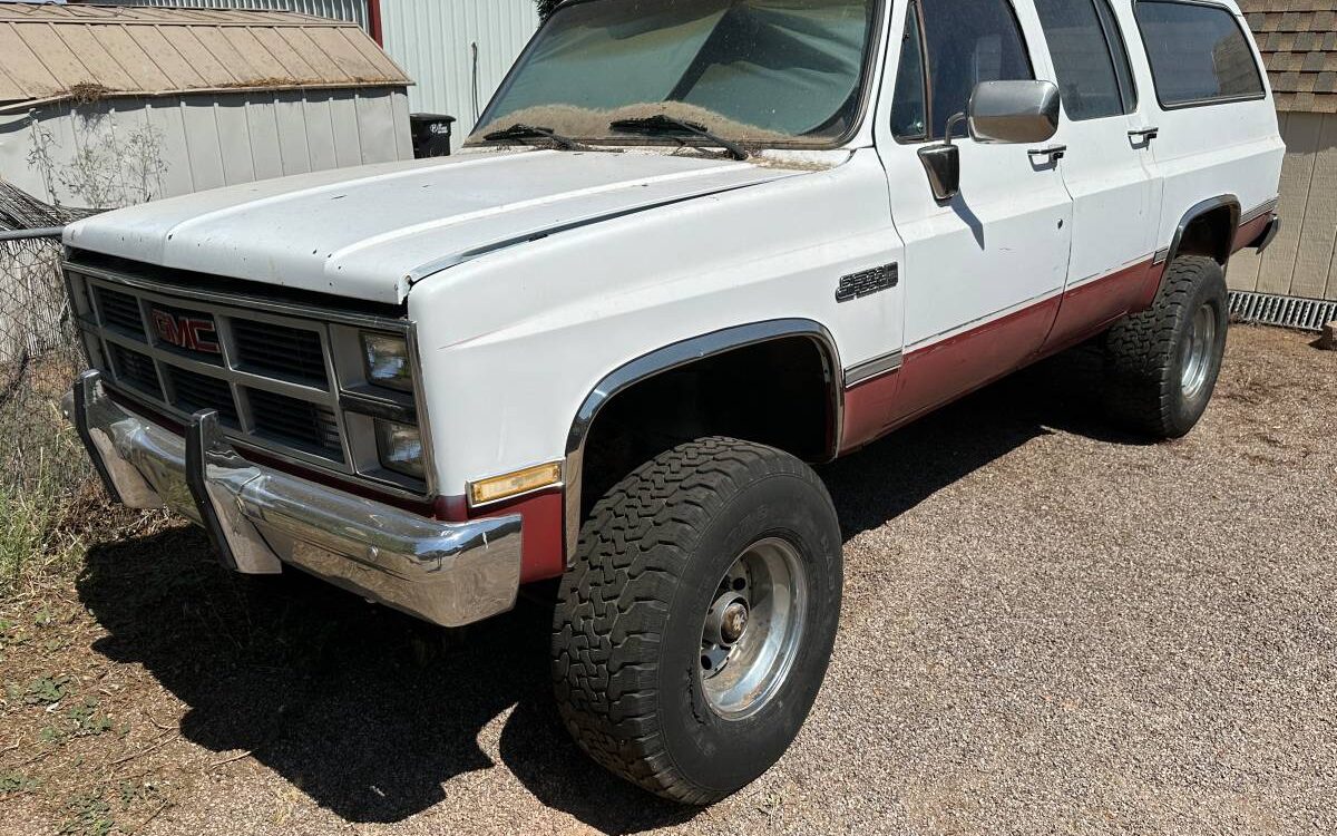 Gmc-Suburban-2500-4x4-sierra-classic-1984