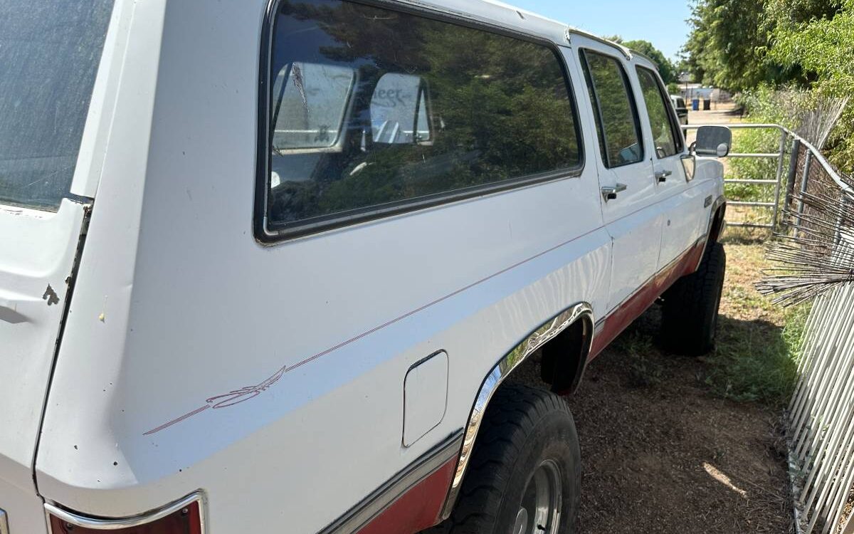 Gmc-Suburban-2500-4x4-sierra-classic-1984-4