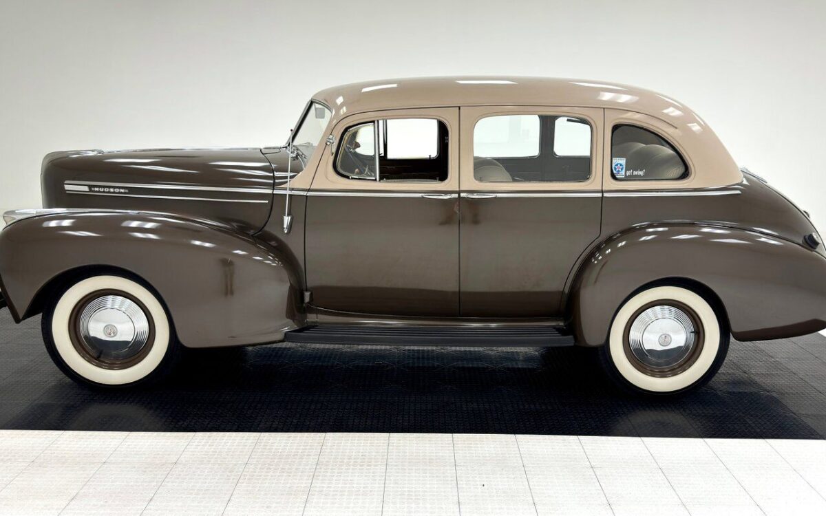 Hudson-Six-Traveller-10T-Berline-1941-2