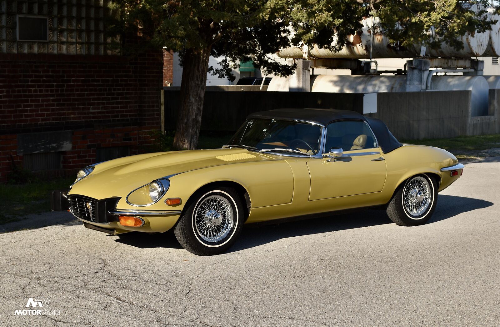 Jaguar-E-Type-1974-12