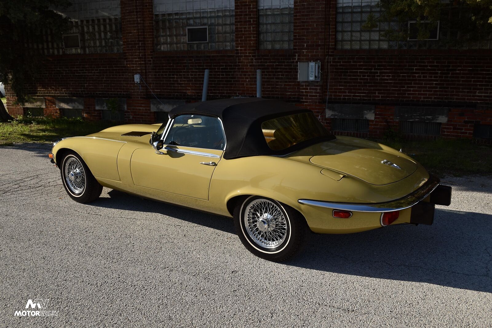 Jaguar-E-Type-1974-23