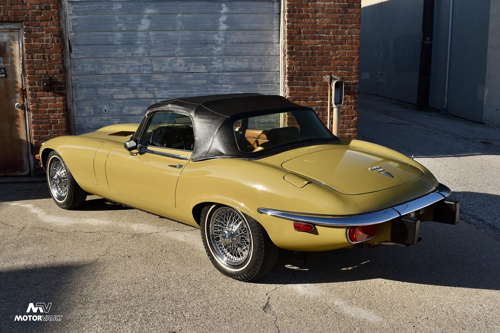 Jaguar-E-Type-1974-32