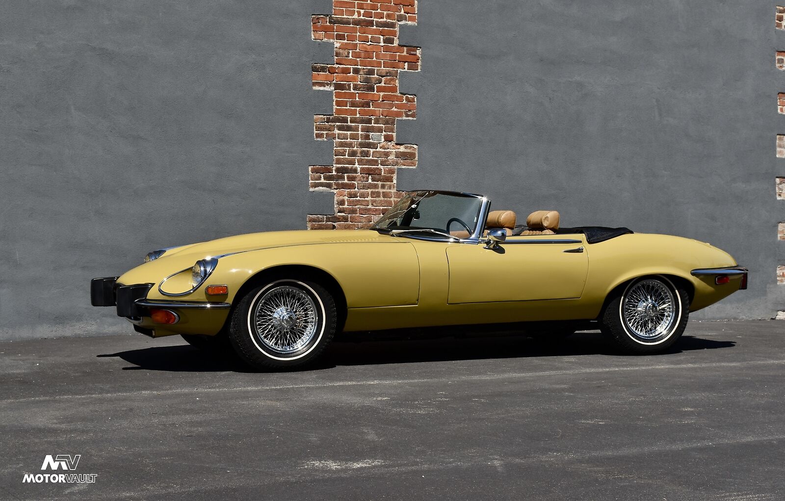 Jaguar E-Type  year1}