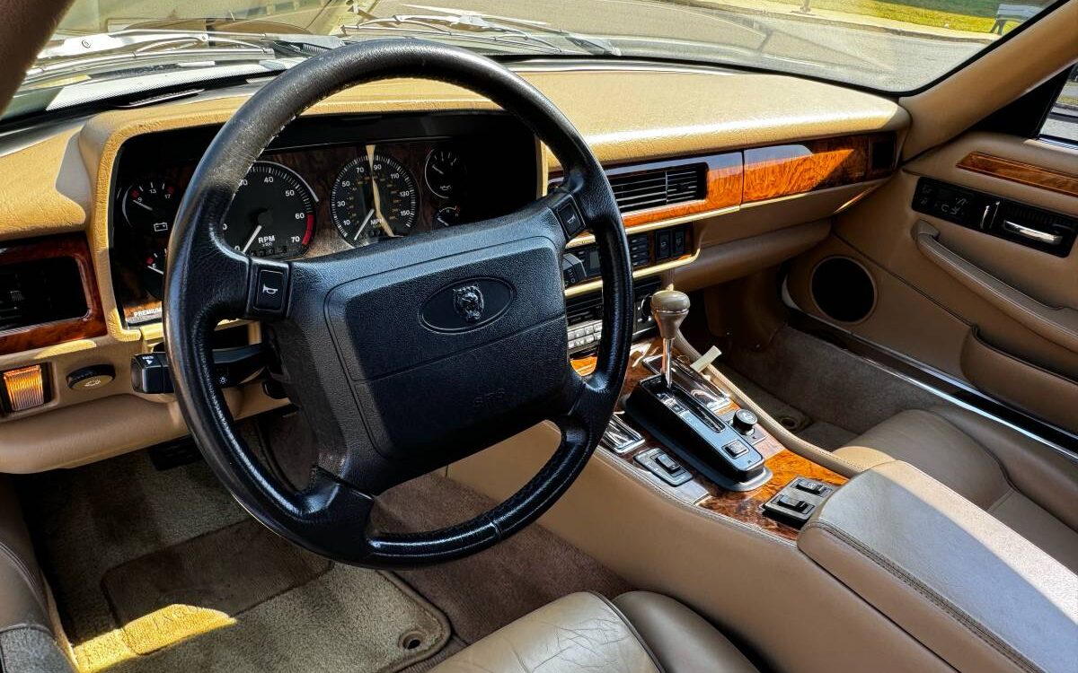 Jaguar-Xjs-v12-coupe-1994-16