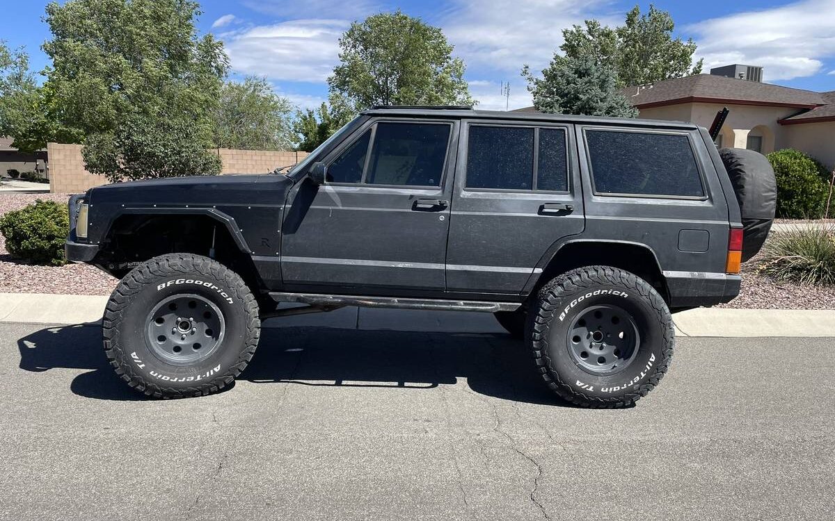 Jeep-Cherokee-pioneer-1988-1