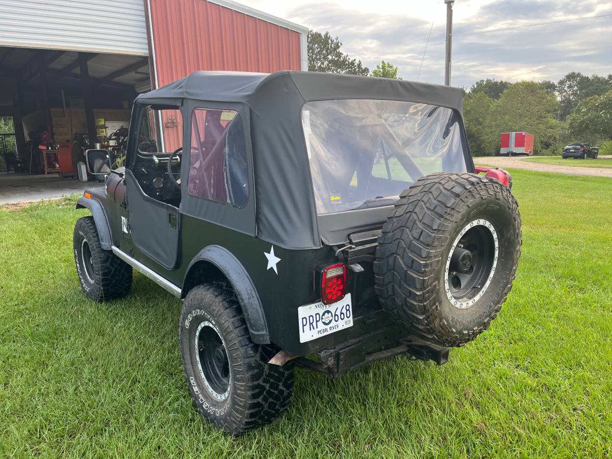 Jeep-Cj-7-1983-3