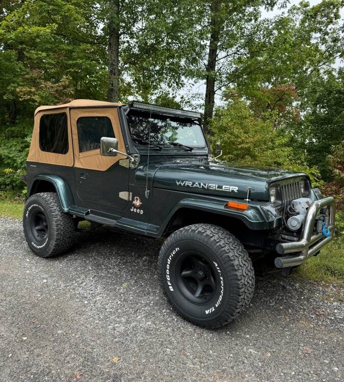 Jeep-Wrangler-sahara-1992