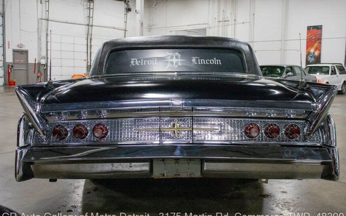 Lincoln-Continental-1960-5