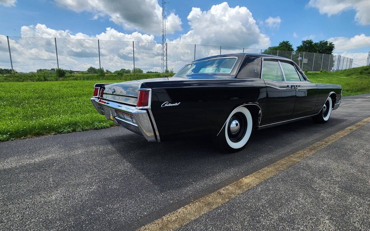 Lincoln-Continental-1968-14