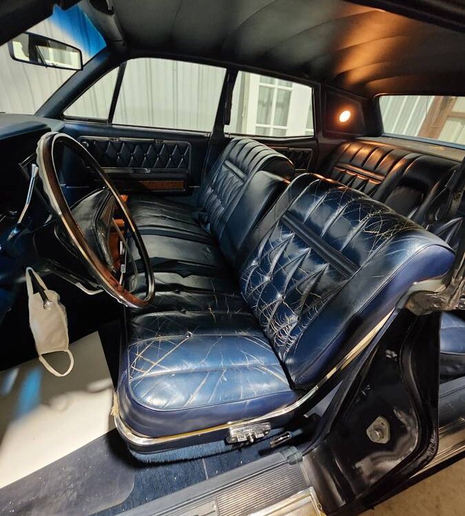 Lincoln-Continental-1968-9