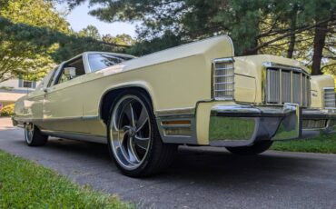 Lincoln-Continental-town-coupe-1976-3