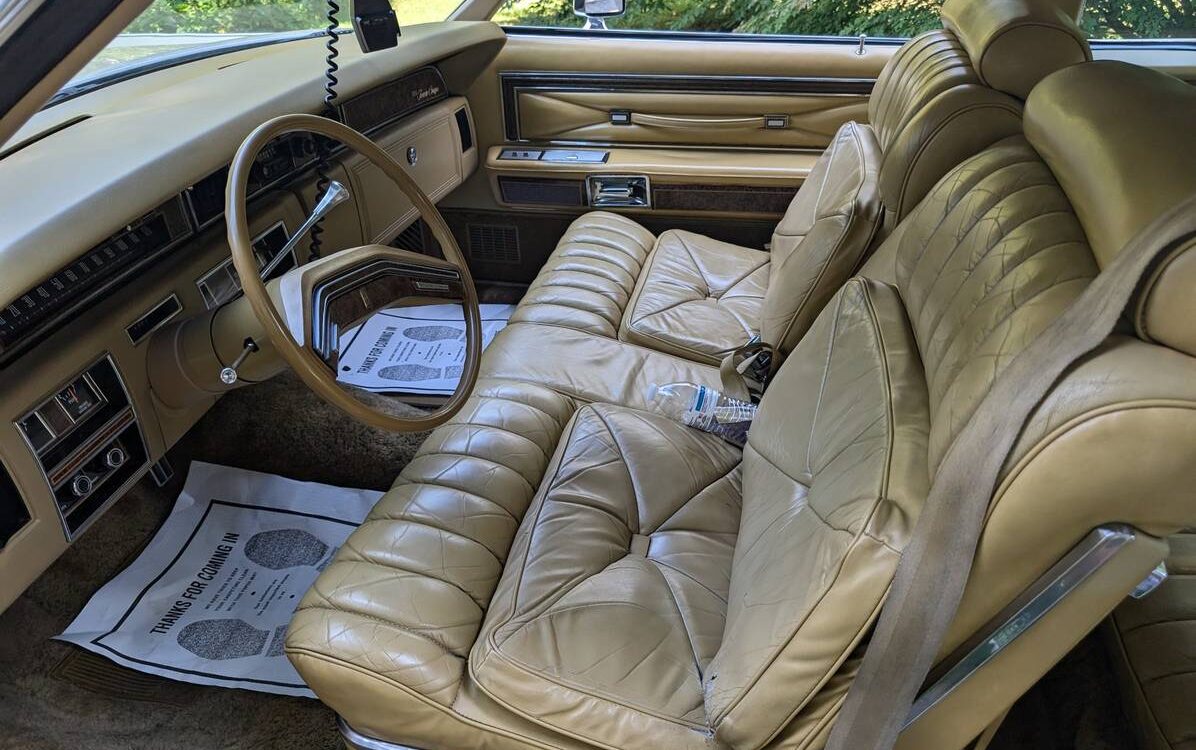 Lincoln-Continental-town-coupe-1976-4