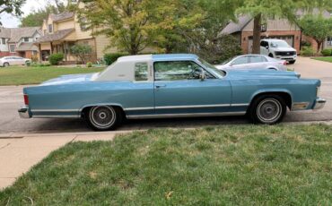 Lincoln-Continental-town-coupe-1978-1