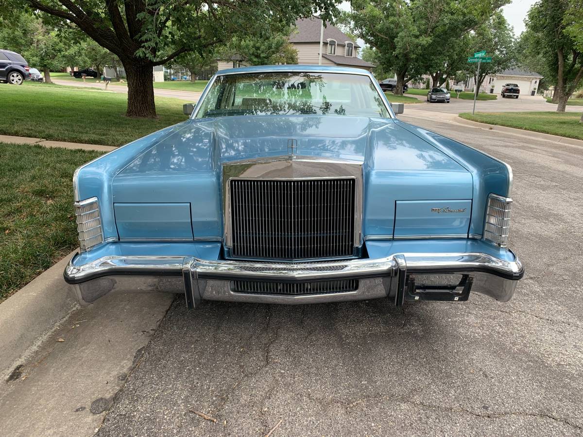 Lincoln-Continental-town-coupe-1978-10