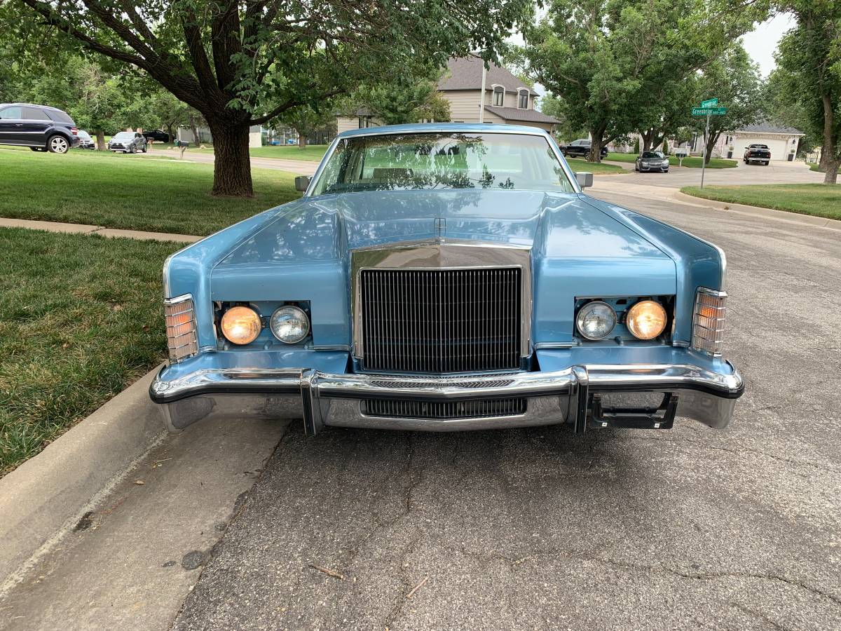 Lincoln-Continental-town-coupe-1978-11