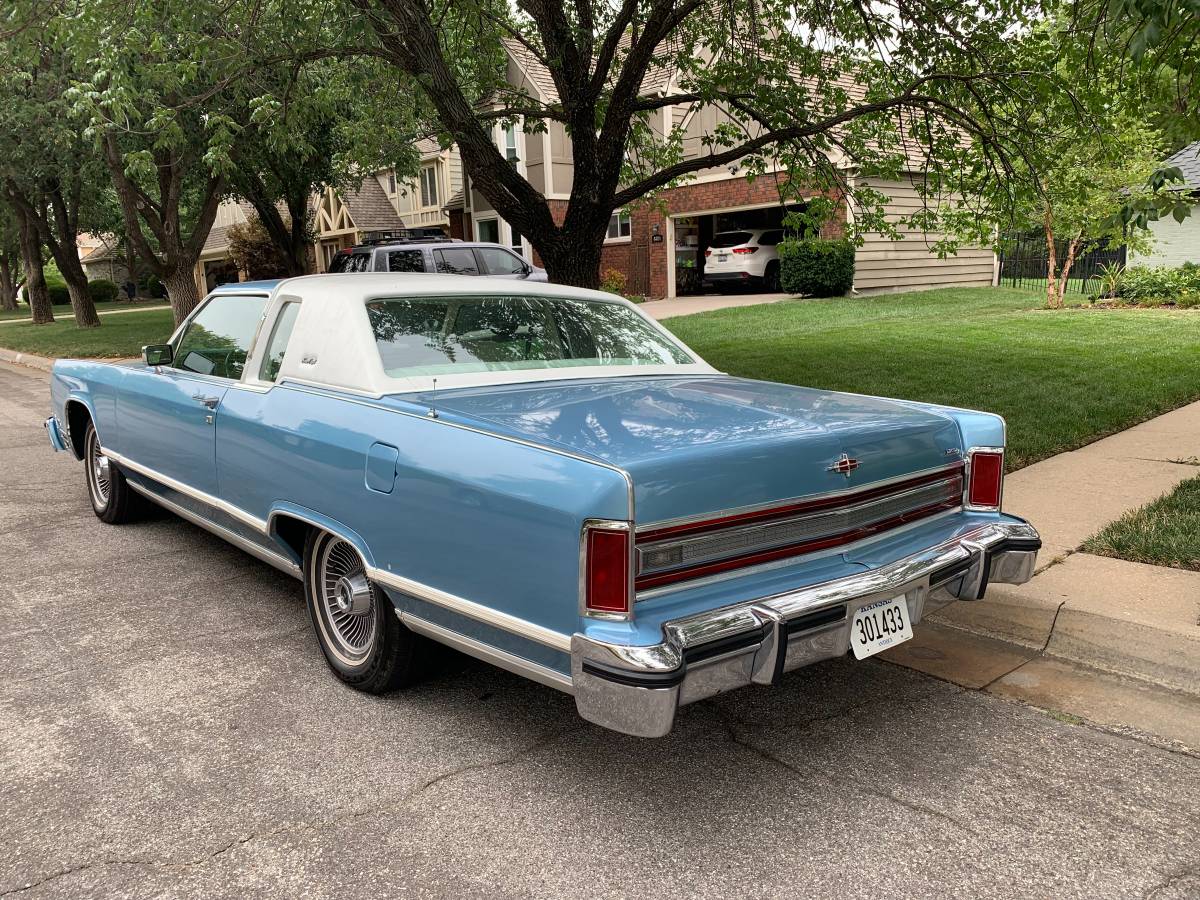 Lincoln-Continental-town-coupe-1978-3