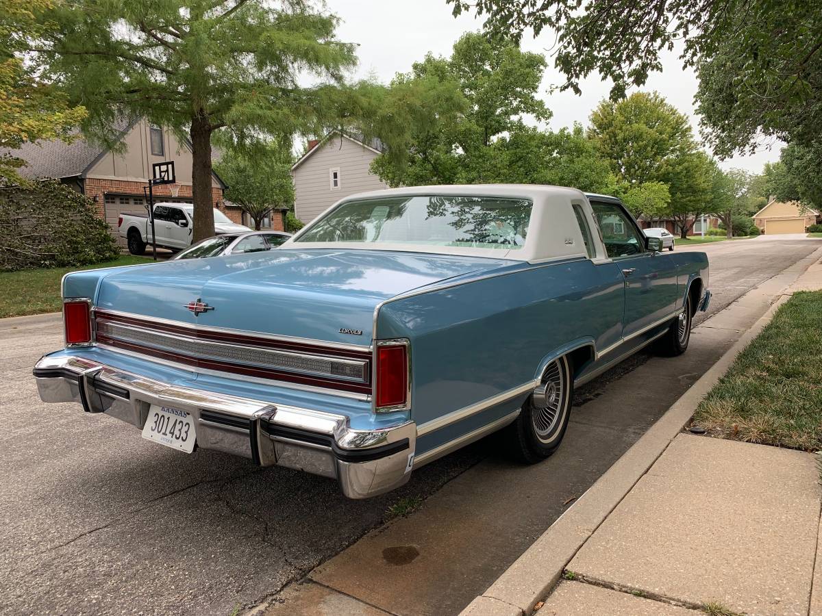 Lincoln-Continental-town-coupe-1978-7