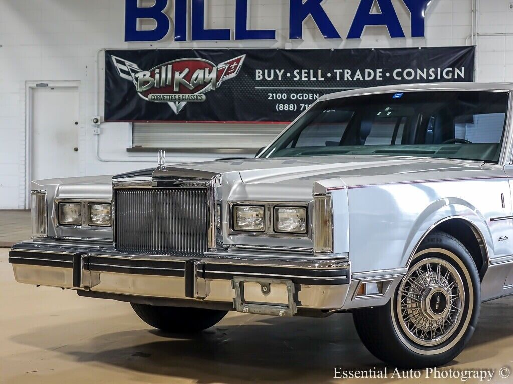 Lincoln-Town-Car-Berline-1984-2