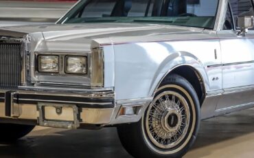 Lincoln-Town-Car-Berline-1984-3