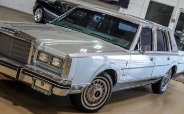 Lincoln-Town-Car-Berline-1984-4