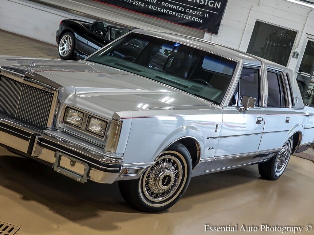 Lincoln-Town-Car-Berline-1984-4