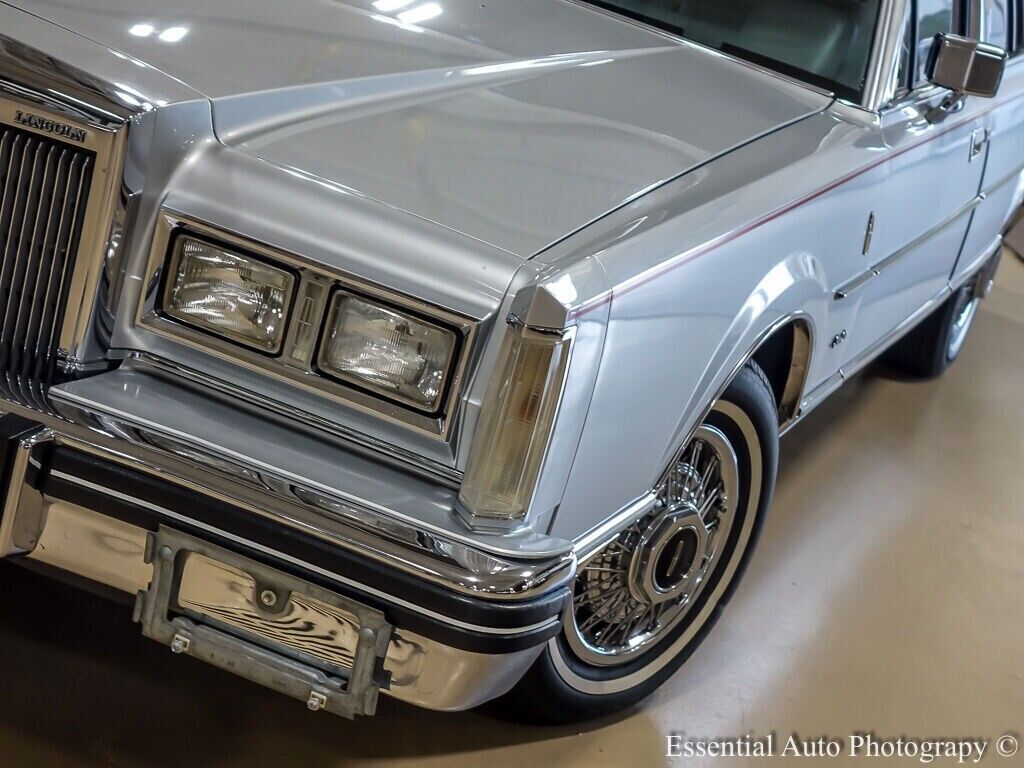 Lincoln-Town-Car-Berline-1984-6